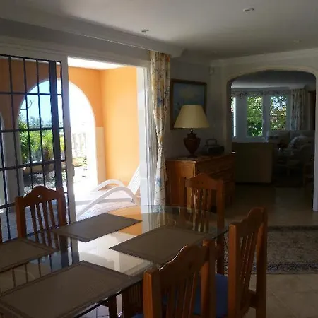 Sleeps 2 Pool Wifi Lägenhet
